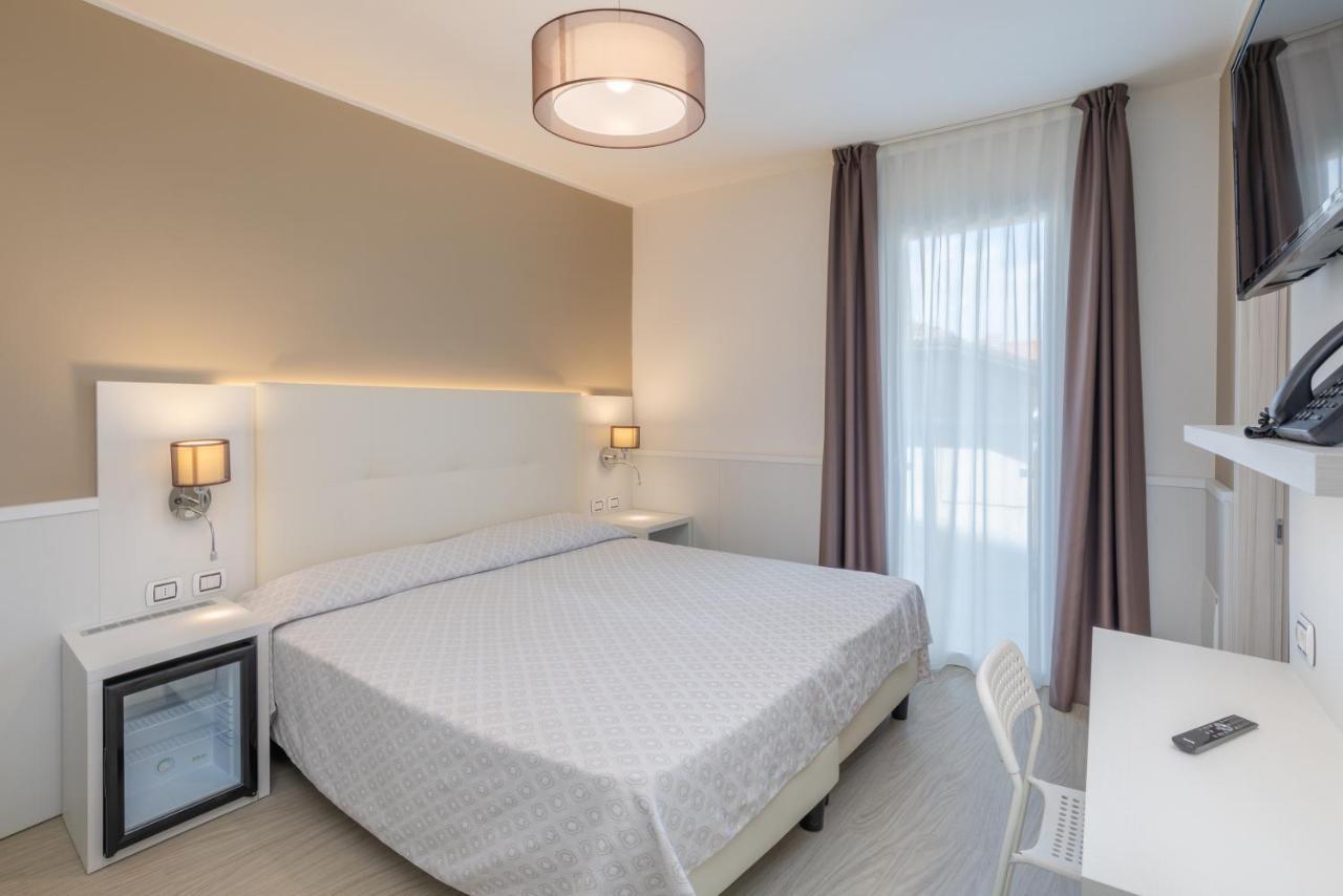 Hotel Garni' Serena Caorle Eksteriør bilde