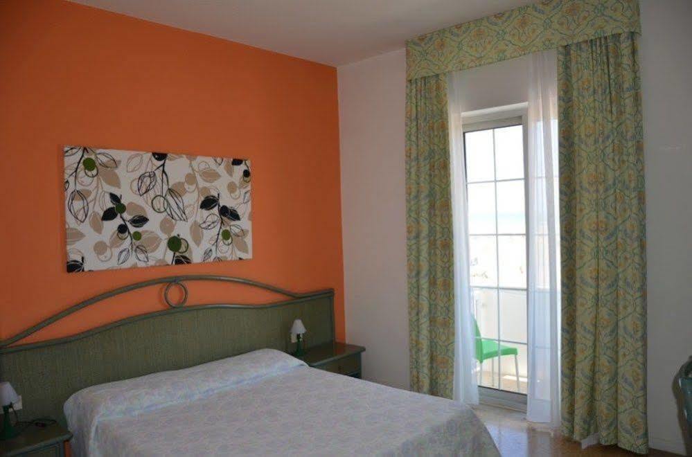 Hotel Garni' Serena Caorle Eksteriør bilde